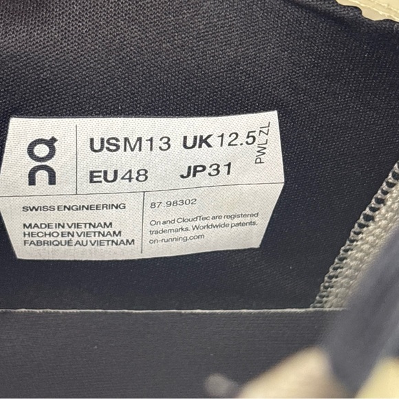 🔥🔥🔥On Running Men Sneakers in White and Black Size: 13🔥🔥🔥 - Picture 10 of 13